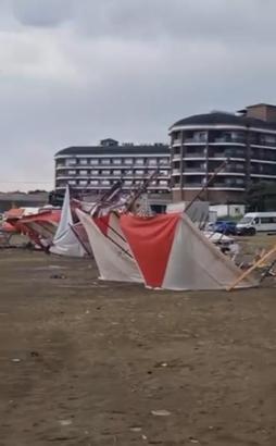 Arsuz’da Gastro Fest alanı fırtınada zarar gördü: Çadırlar uçtu, ekipmanlar hasar aldı