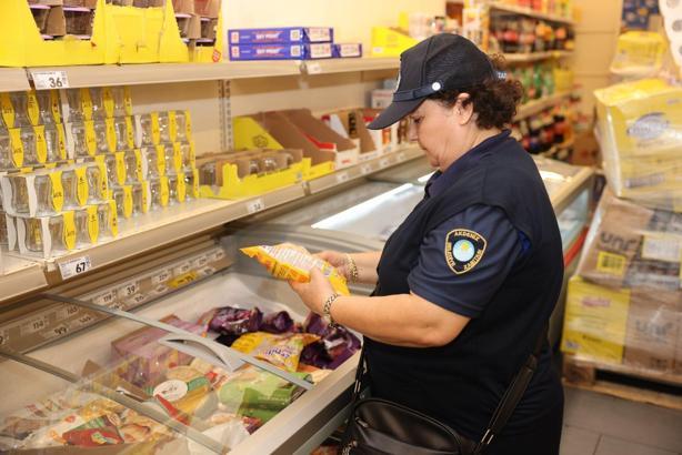 Akdeniz’de zabıta ekipleri marketleri denetledi