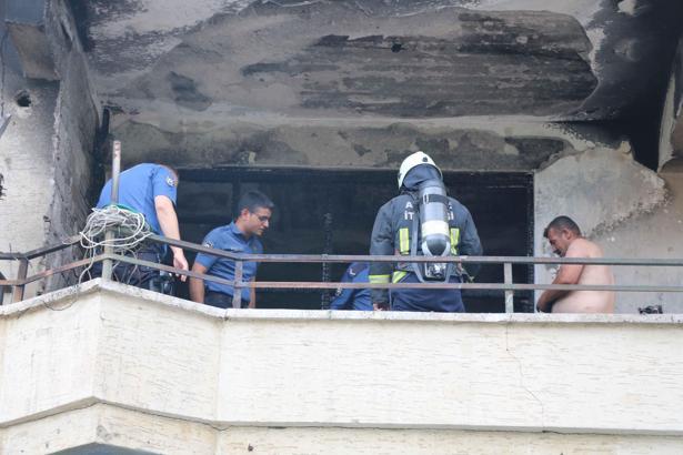 Alanya'da 4 katlı binadaki yangında 3 çocuk dumandan etkilendi