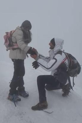 Ağrı Dağı zirvesinde evlilik teklifi