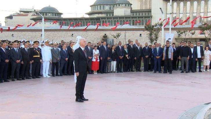 Taksim Meydanı'nda 30 Ağustos Zafer Bayramı töreni