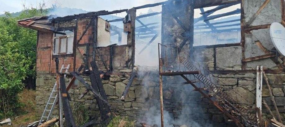 Çorum'da ev yangında kullanılamaz hale geldi