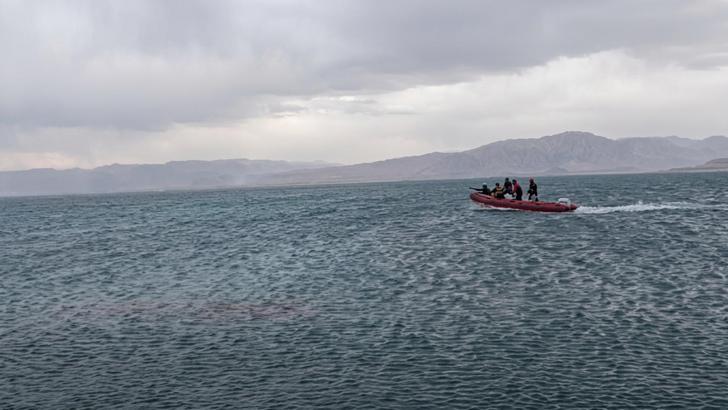 Van Gölü’nde can simidiyle açığa sürüklenen 3 kişi kurtarıldı