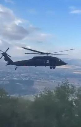Yürüyüş için çıktığı dağda kayalıklara düştü, askeri helikopter kurtardı
