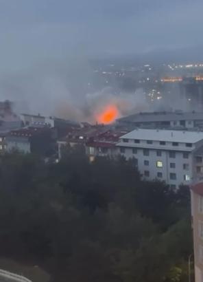Erzurum’da 5 katlı bir binanın çatısında yangın