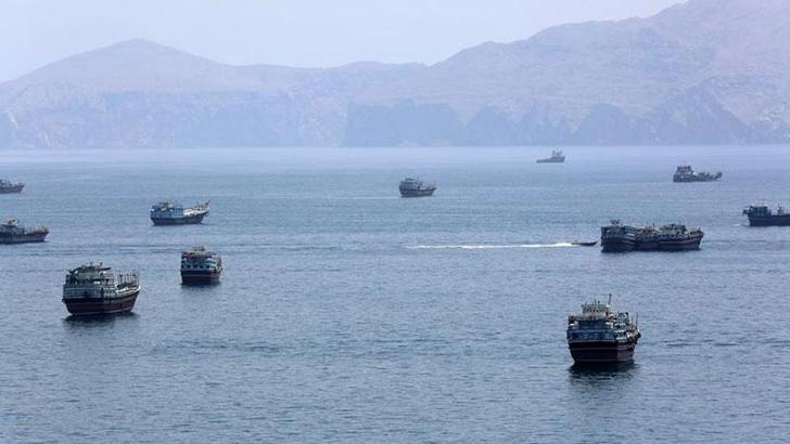 UKMTO: Umman açıklarında Hürmüz Boğazı'ndan geçen bir tanker vuruldu