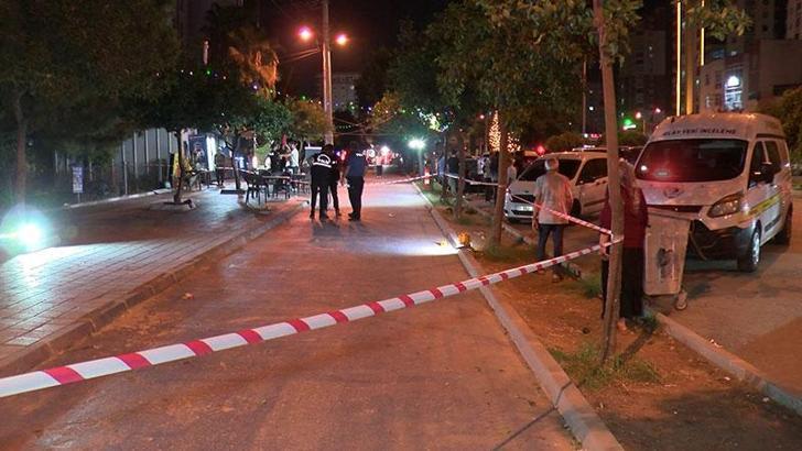 Kaldırımda yürürken silahlı saldırıda yaralandı