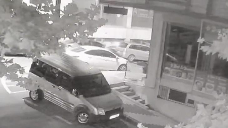 Arnavutköy'de iş yerine ateş açan 2 şüpheli yakalandı