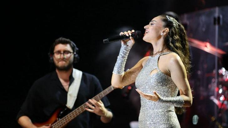 Bursa’da 30 Ağustos Zafer Bayramı kutlamaları Elif Buse Doğan konseriyle sona erdi