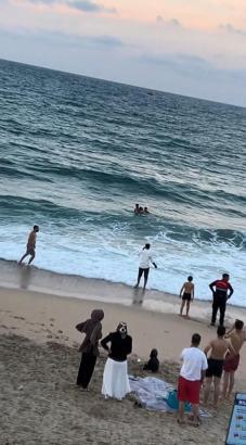 Arnavutköy'de dalgalar denize sürüklediği kişi hastanede hayatını kaybetti