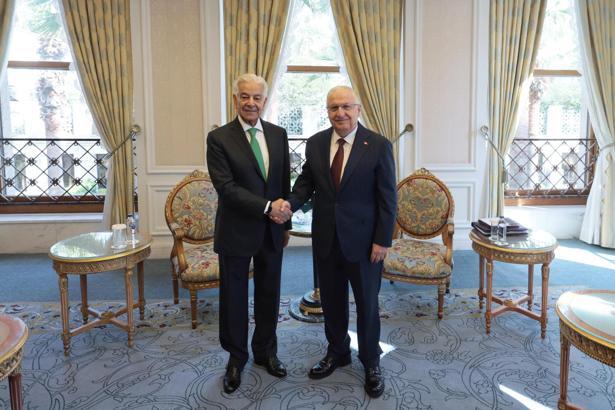 Bakan Güler, Pakistan Savunma Bakanı Khawaja Muhammad Asif ile görüştü