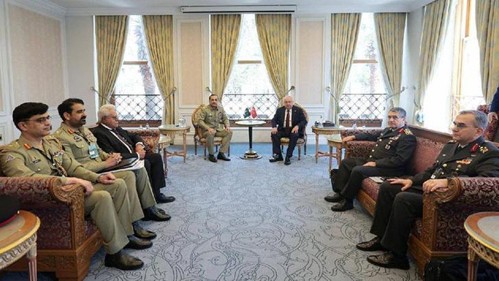 Bakan Güler, Pakistan Kara ve Savunma Kuvvetleri Komutanı Mareşal Syed Asim Munir ile görüştü