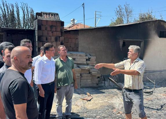 Atay Uslu Kaş'ta yangınzedeleri dinledi