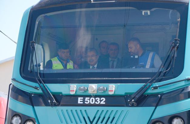 Vali Yılmaz, Eskişehir E5000'nin test sürüşüne katıldı