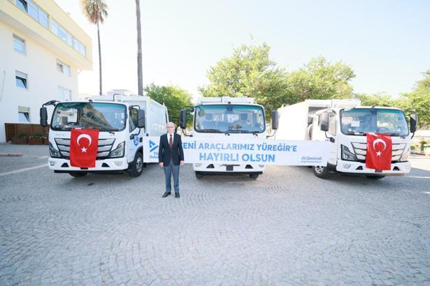 Yüreğir Belediyesi hizmet filosuna 4 yeni araç daha kazandırdı