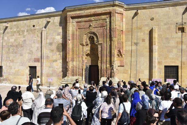 Tarihin taşla yazılmış şaheserinde 'gölge' turizmi