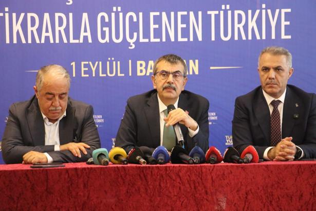 Bakan Tekin: Top artık bizde, hep beraber bu sürece sahip çıkalım