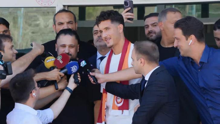 Galatasaray'ın yeni transferi Deniz Gül İstanbul'da