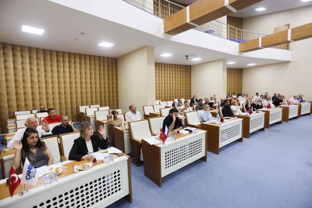 Başkan Sandıkçı: İlçemizde üniversiteyi ilk kez kazanan tüm öğrencilerimize burs desteği sağlıyoruz