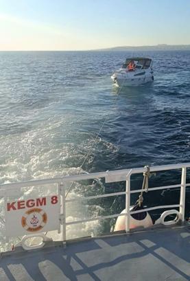 Beylikdüzü açıklarında makine arızası nedeniyle sürüklenen tekne kurtarıldı