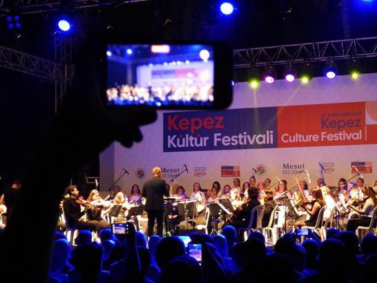 Kepez'de festival coşkusu barış ezgileriyle buluştu