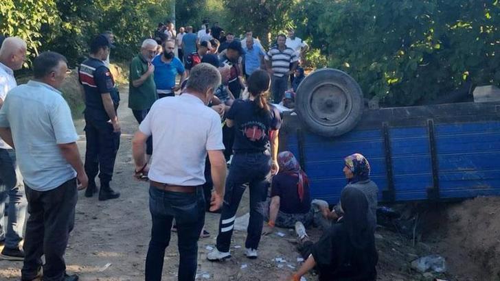 Fındık işçilerini taşıyan traktör devrildi: 18 yaralı