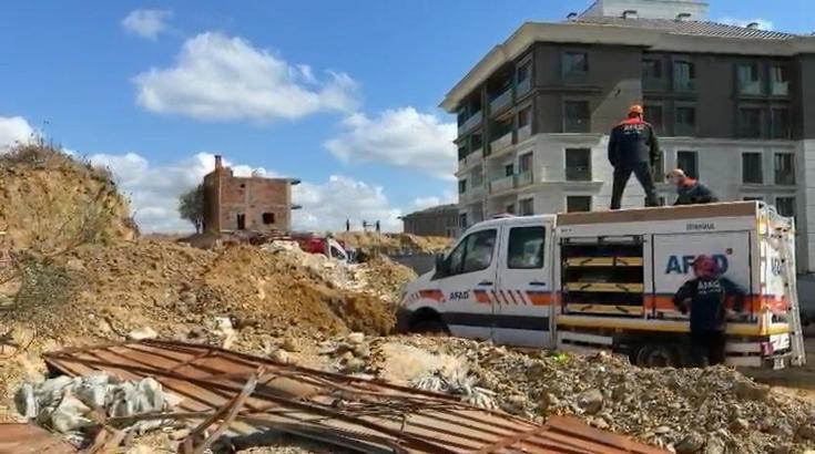 Başakşehir'de inşaat alanında toprak kayması -1