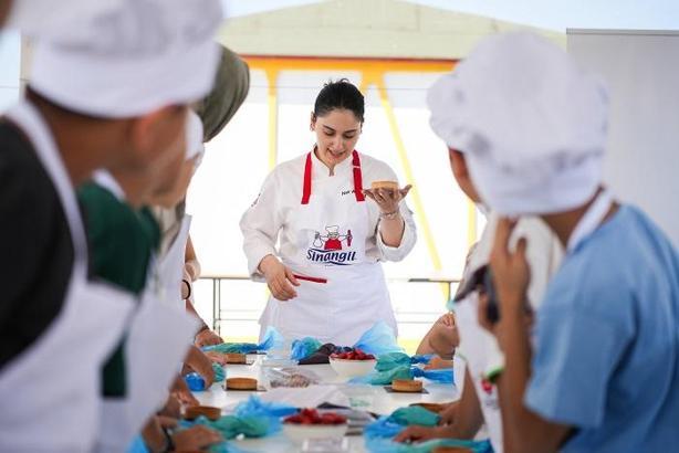 Sinangil ve Kalben Derneği, çocukları pastacılık atölyesinde buluşturdu