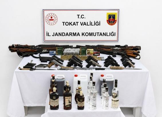 Tokat’ta silah ve kaçakçılık operasyonu: 14 gözaltı