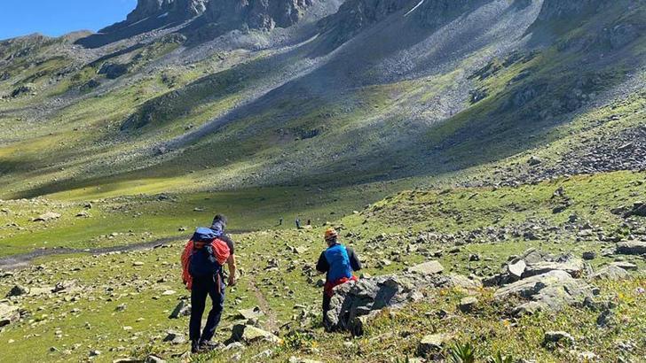 Rize'de yaylada kaybolup mahsur kalan Avusturyalı turisti ekipler kurtardı