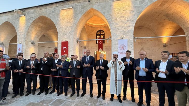 Adıyaman’da depremde hasar gören camiler ve türbe ibadete açıldı