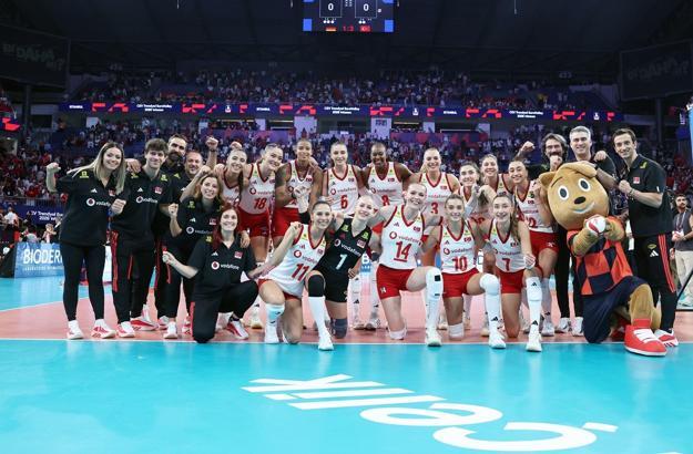 A Milli Kadın Voleybol Takımı, Avrupa Şampiyonası'nda yarı finale yükseldi