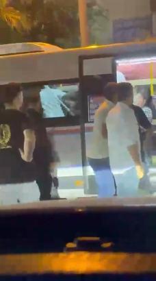 Dolmuşta bir kişinin darbedildiği anlar kamerada