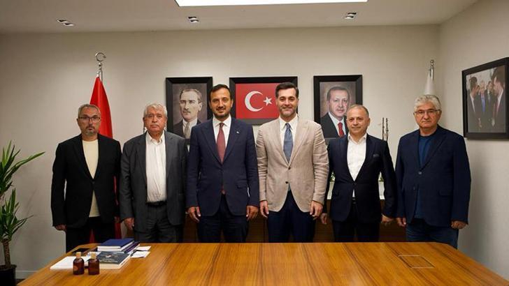 Üsküdar’da 4 CHP’li meclis üyesi AK Parti’ye katıldı