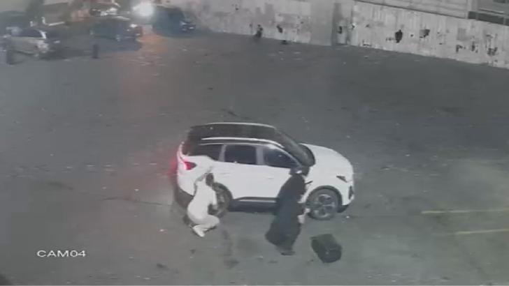 Sultanbeyli'deki terör operasyonunda DEAŞ'lı şüphelinin etkisiz hale getirildiği anlar kamerada
