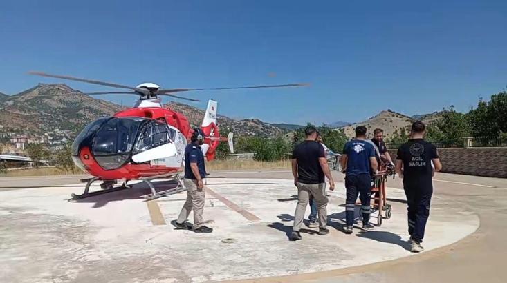 Tunceli’de parmaklarından yaralanan kadın, ambulans helikopterle sevk edildi