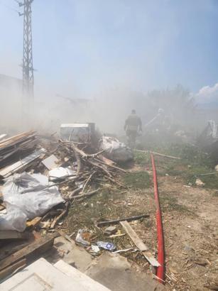 Antakya’da hurdalık alanda çıkan yangın söndürüldü
