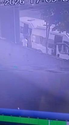 Arnavutköy'de servis şoförünün öldürüldüğü silahlı kavga kamerada