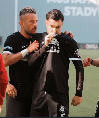 Altay evinde Denizli ile oynuyor