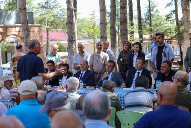 Vali Akmeşe köylerde vatandaşların sorunlarını dinledi