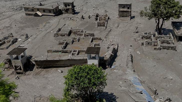 Nepal'deki selde can kaybı 1344'e yükseldi