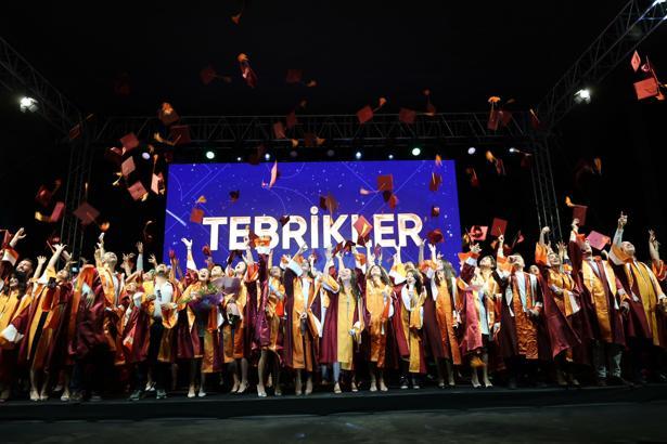 İEÜ'de 144 yüksek lisans ve doktora öğrencisine diploma
