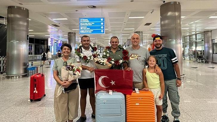 Milli yüzücü Tuna Tunca'ya coşkulu karşılaşama