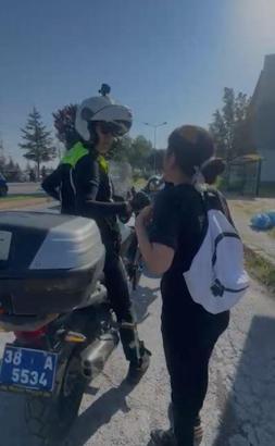 Kayseri'de polis, sınava geç kalan öğrencileri taşıdı