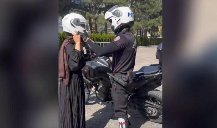 Sınava geç kalan adayların yardımına polisler yetişti