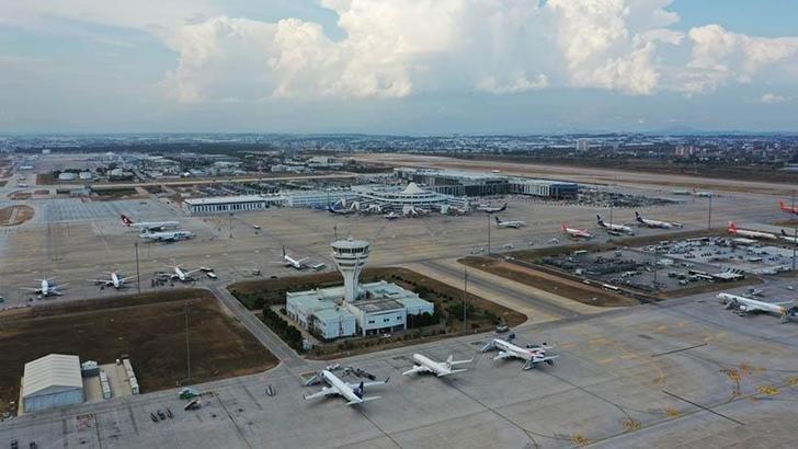 Antalya Havalimanı’nda gerçekleştirilen operasyonda 18 kilogram 921 gram madde ele geçirildi
