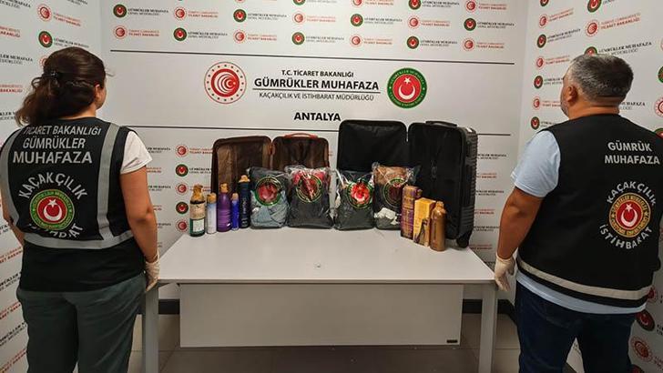 Antalya Havalimanı’nda 18 kilo 921 gram likit metamfetamin ele geçirildi