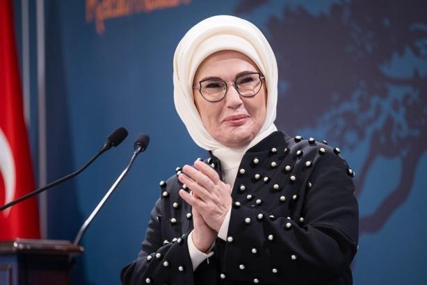 Emine Erdoğan'dan Avrupa Şampiyonu olan A Milli Kadın Voleybol Takımı'na tebrik
