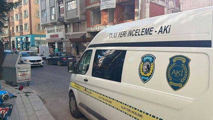 Evde kardeşleri tarafından ölü bulundu