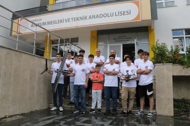 Samsun’da öğrenciler, liseler seviyesinde tek olan insansız hava aracı tasarladı